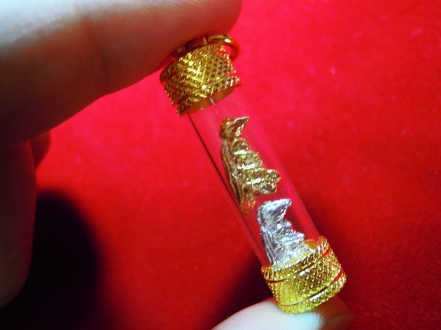 
ห้อยพระอะไรให้โชคลาภ