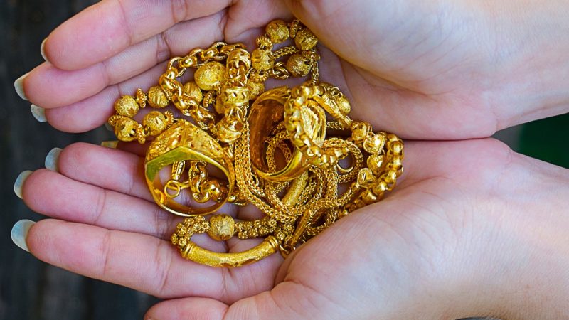 ฝันว่าได้สร้อยข้อมือทองเฮง99