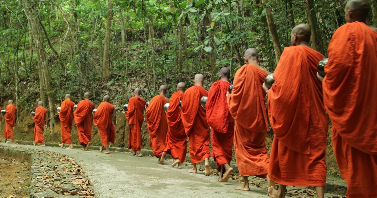 ฝันเห็นพระ