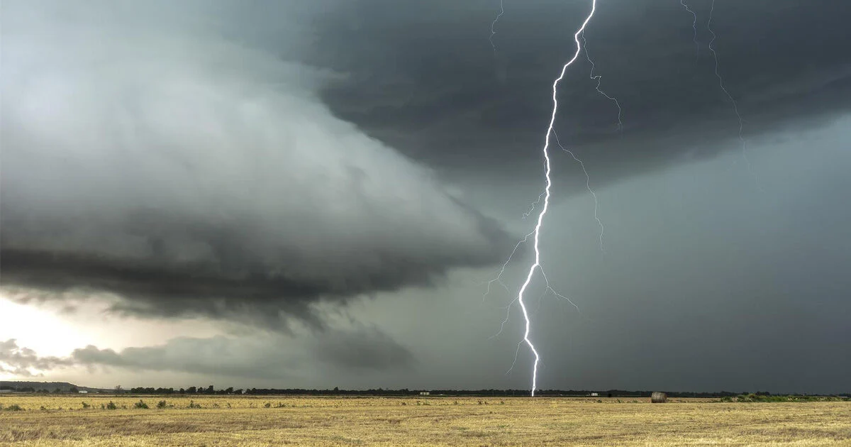 ฝันเห็นฟ้าผ่าคน