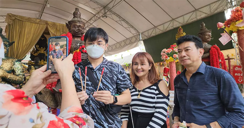ไถ่ชีวิคโค 2 ตัว ถวายวัดสว่างอารมณ์ 