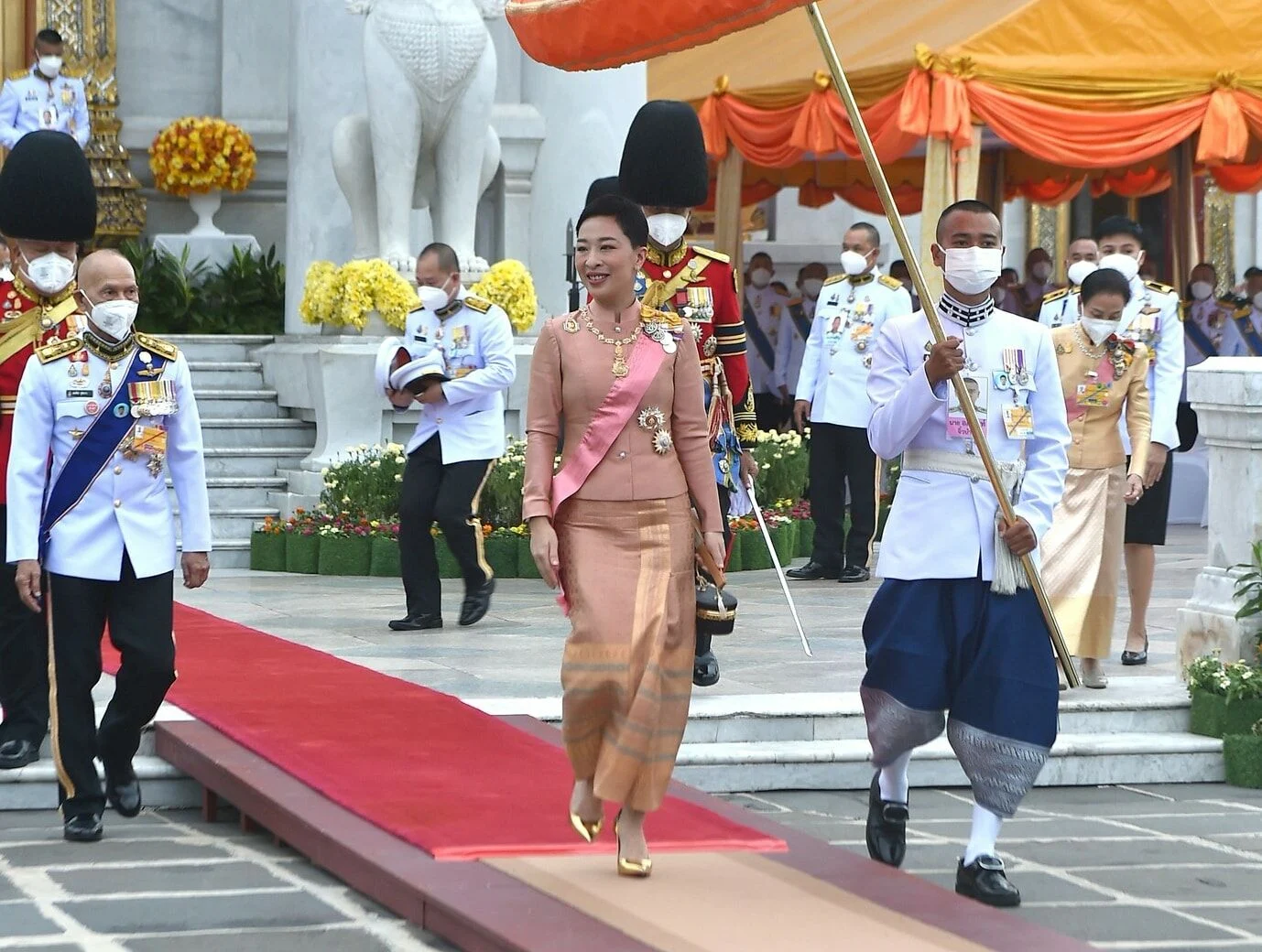 ฝันเห็นราชวงศ์