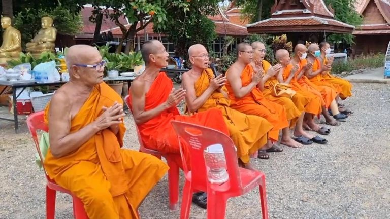 ส่องเลขเด็ดงานบุญ ยกช่อฟ้า - lekruaythai