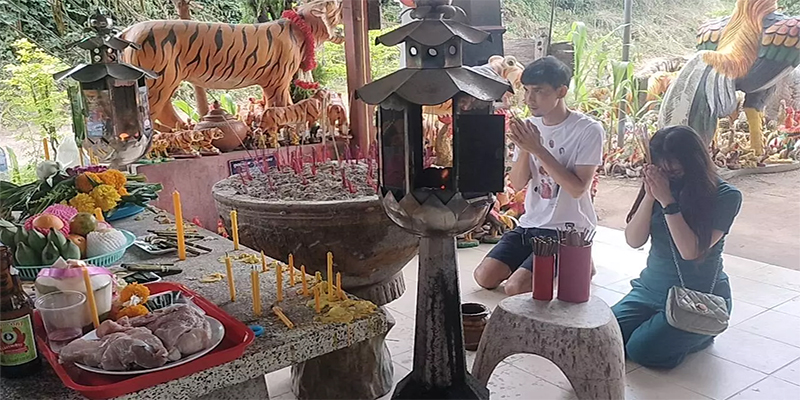 ขอหวยขอโชค ศาลเจ้าพ่อเสือ