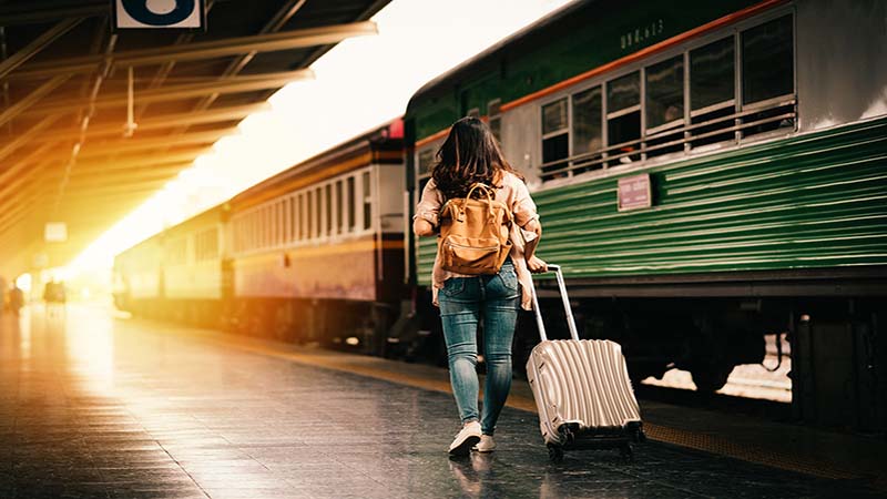 ฝันว่านั่งรถไฟไปเที่ยวกับเพื่อน
