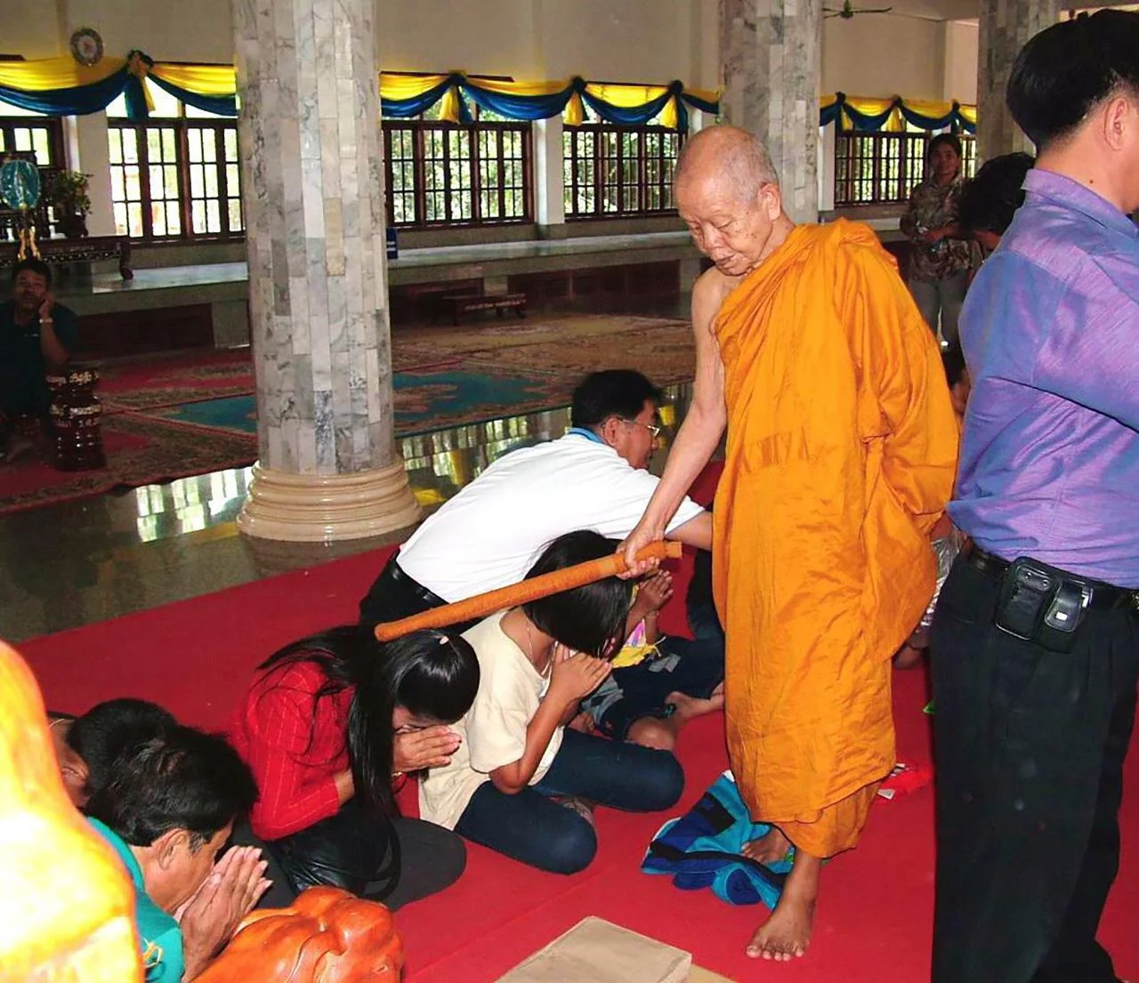ฝันเห็นหลวงพ่อคูณให้พร-"Dream of seeing Luang Phor Koon giving a blessing"