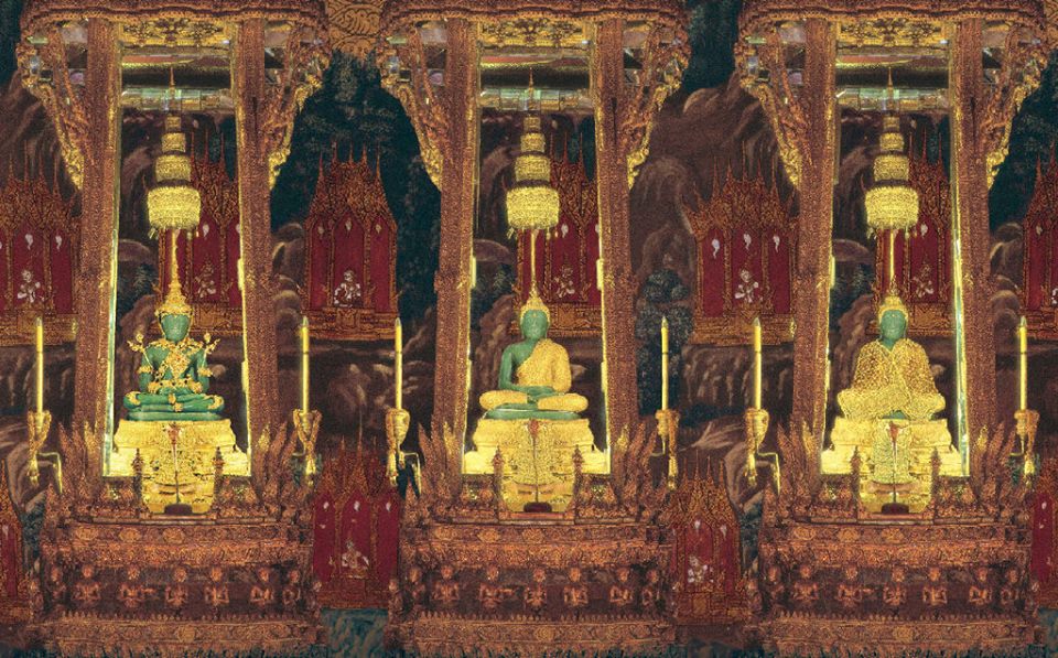ฝันเห็นพระแก้วมรกตสีเขียวองค์ใหญ่ - "Dreamed of seeing a large green Emerald Buddha"