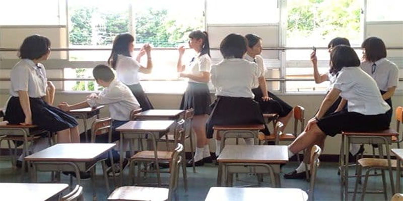ฝันเห็นเพื่อนเก่าสมัยเรียนหลายคน-"Dreamed of seeing many old friends from school."