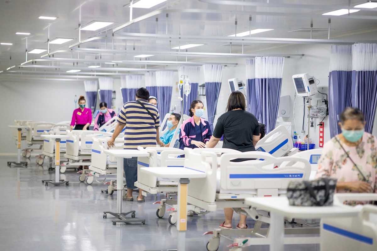 ฝันว่าไปโรงพยาบาลเห็นคนป่วย-"Dreaming of going to the hospital and seeing sick people"