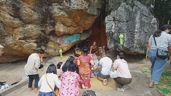 ปู่มุจลินท์ให้โชค-"Grandfather Mucalin gives luck"