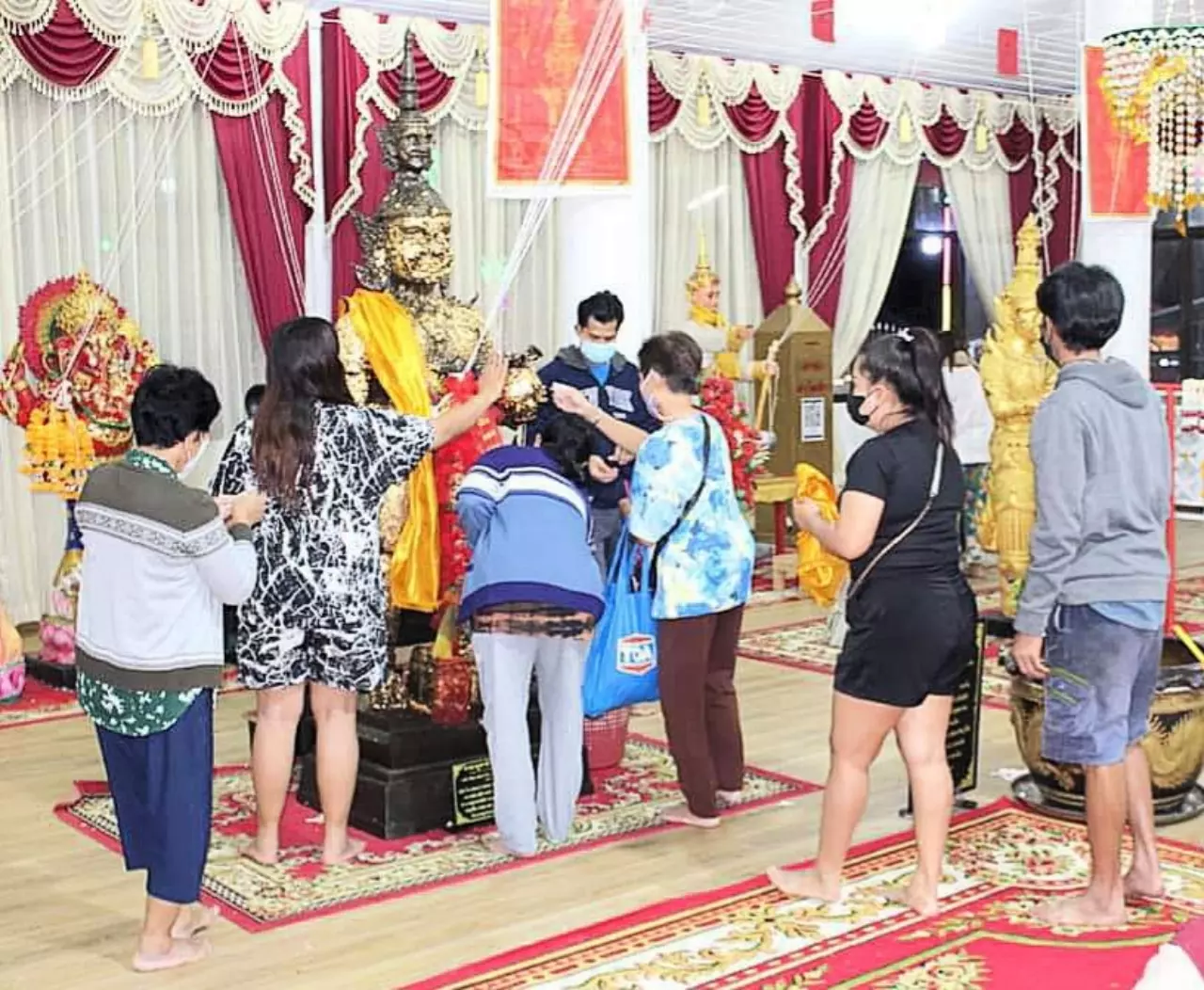 แก้บน ท้าวเวสสุวรรณ-''Make a vow to Thao Wessuwan''