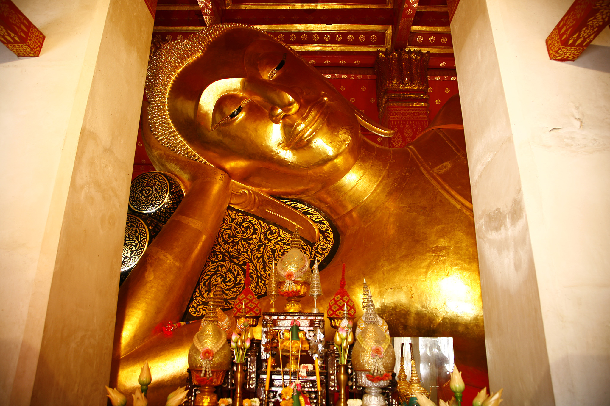 ฝันเห็นพระพุทธรูปนอนองค์ใหญ่สีทอง-"Dreamed of seeing a large golden reclining Buddha statue."