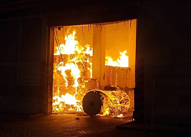 ฝันว่าไฟไหม้ของในบ้าน-''Dreaming of a fire in the house''