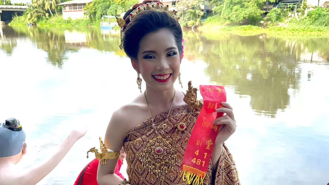 ถูกหวย 17 ใบ -"Win 17 lottery tickets"