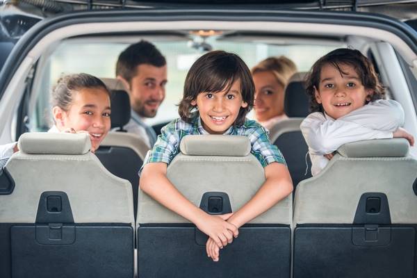 ฝันว่านั่งรถยนต์ไปกับครอบครัว-"Dreamed of riding in a car with family."