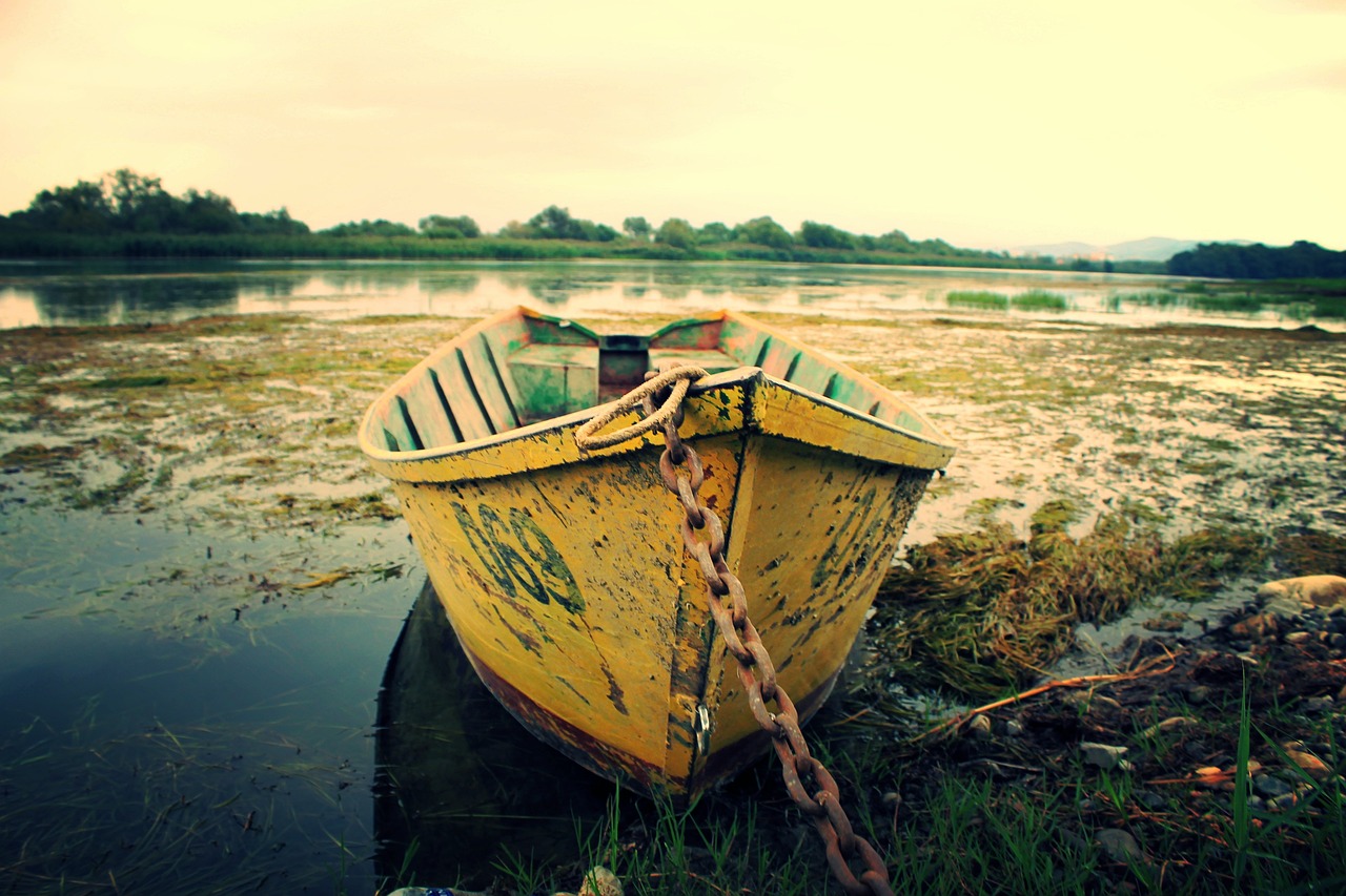 ฝันว่า เรือรั่ว เลข อะไร -"Dreaming about a leaky boat, what are the numbers"