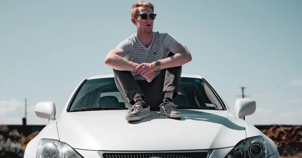 ฝันว่านั่งรถกับผู้ชาย - "Dreaming of riding in a car with a man"