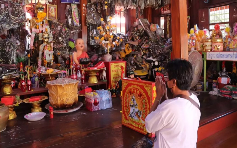 ยายดวงเฮง แก้บน ไอ้ไข่-"Grandma Duang Heng made a vow to Ai-Khai"