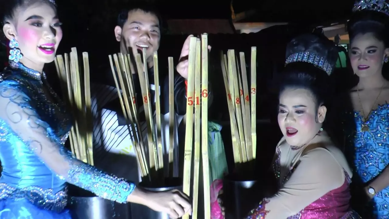 เซียมซีเสี่ยงโชค-''Siamsi gambles''