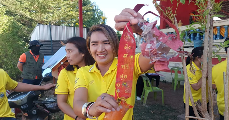 ขอเลขเด็ดที่ไหนดี-"Where should I ask for lucky numbers"