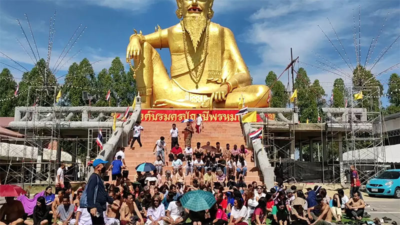 หนุ่มโรงงานดวงปัง-"A young man from a lucky factory"