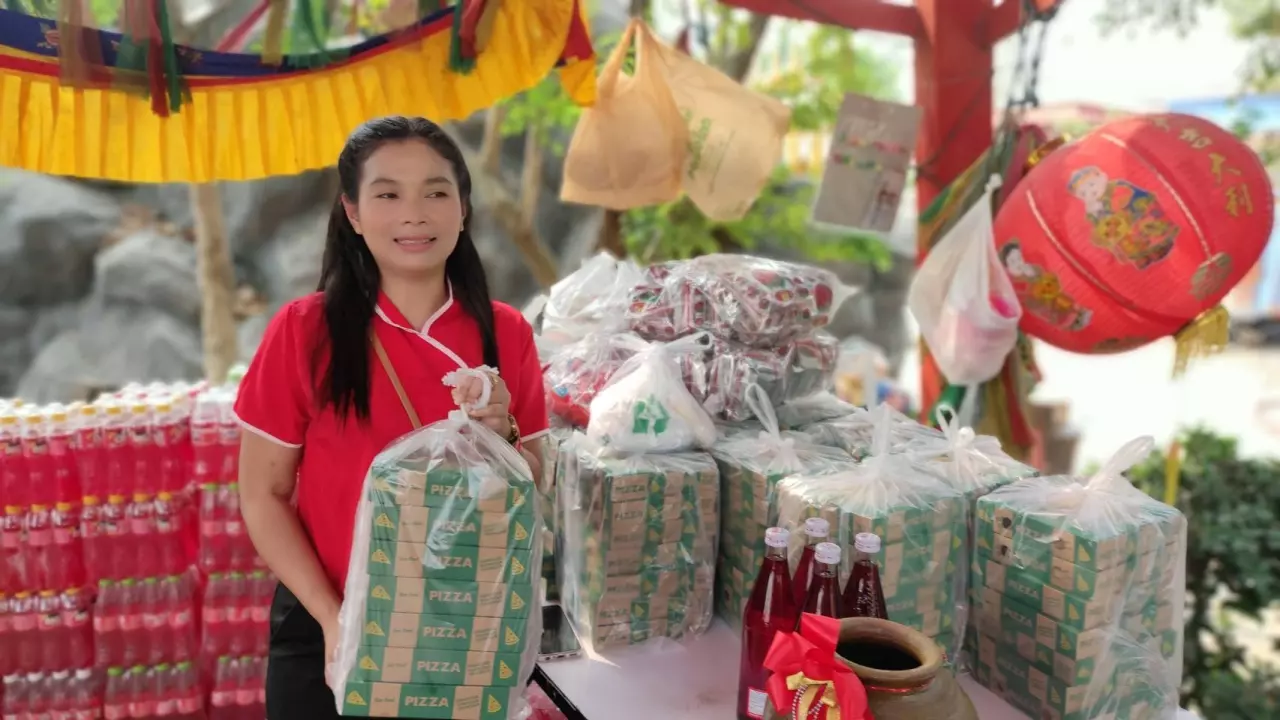 บนให้คนอื่นได้ไหม-''Can I give it to other people''