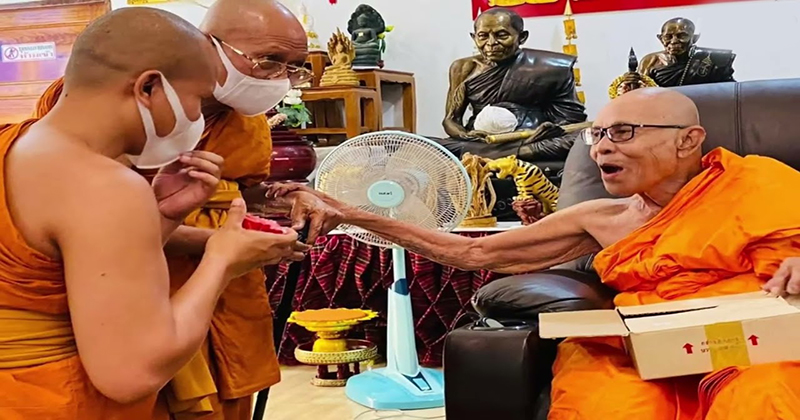 ส่องเลขเด็ดอายุ "หลวงปู่เฮง" - "Look at the lucky numbers and age of Luang Pu Heng"