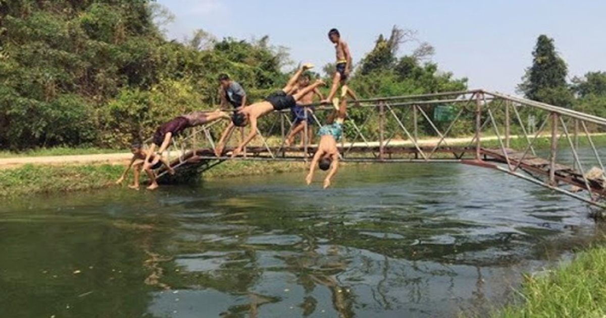 ฝันว่าเล่นน้ําในแม่น้ํา เลขเด็ด-"Dream of seeing a stream"