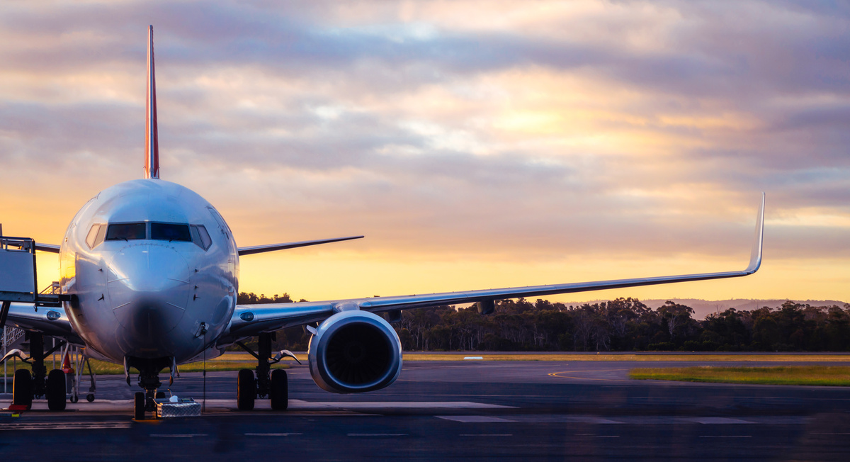ฝันเห็นเครื่องบิน บินบนท้องฟ้า -"Dream of seeing an airplane flying in the sky"