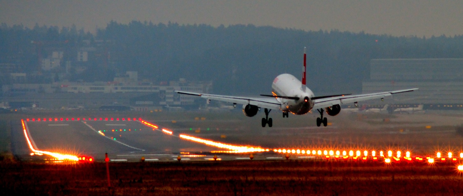 ฝันเห็นเครื่องบินลงจอด-"Dream of seeing a plane land"