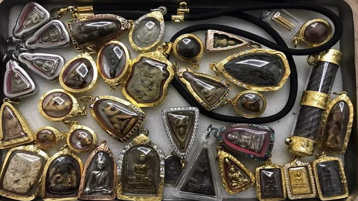 ฝันว่าได้รับพระเครื่อง-''Dreaming of receiving an amulet''