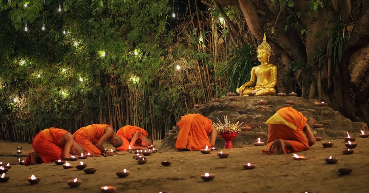 ฝันเห็นพระสงฆ์ 2 รูป-"Lucky numbers for dreaming about seeing many monks"