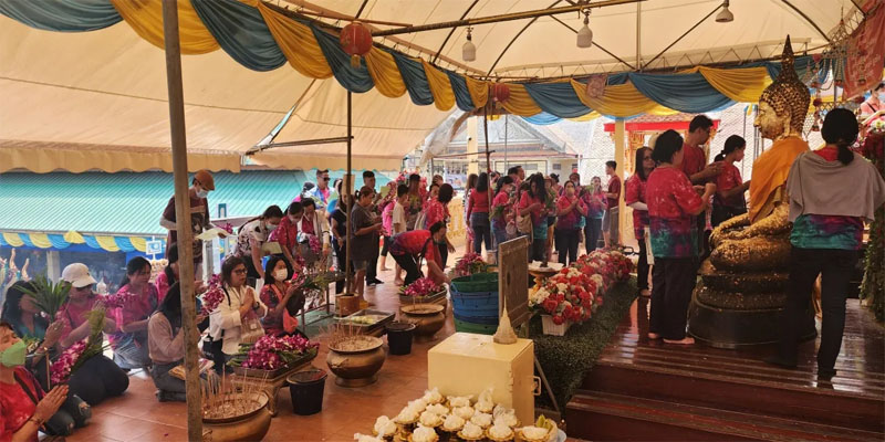 ขอพรหลวงพ่อสมหวัง -"Ask for blessings from Father Somwang"