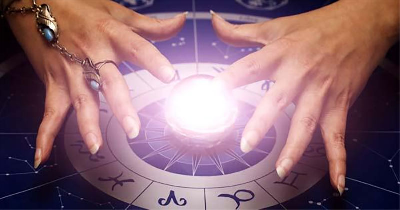 คนเกิดวันพฤหัสบดี-"People born on Thursday"