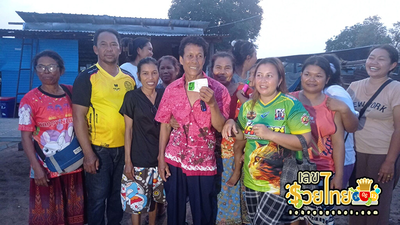 พ่อหม้ายถูกรางวัลที่ 1 -"Widower wins first prize"