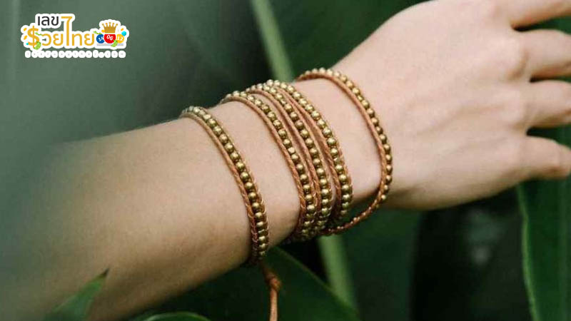 ฝันว่าสร้อยข้อมือขาดแต่ไม่หาย - " Dreamed that the bracelet was broken but it didn't disappear."