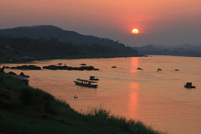 ฝันเห็นแม่น้ำโขง-"Dream of seeing the Mekong River"