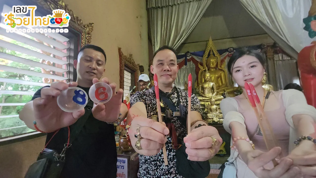 นักแสดงดัง ลงอักขระหลังฝ่ามือ -"Famous actors put characters on the back of their palms."