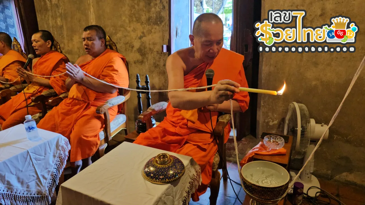 ถวายฉัตร หลวงพ่อทองดำ-''Offering the Chat of Luang Phor Thongdam''