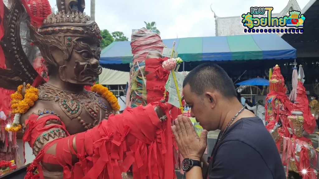 ถูกรางวัลยกครอบครัว - "Won a prize for. the whole. family"