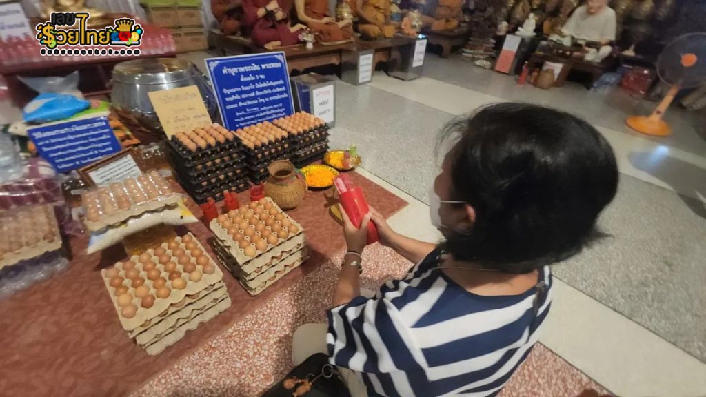 มาแก้บน พระเงินพระทอง - "Come to make an offering. to the Silver and Gold Buddhas."