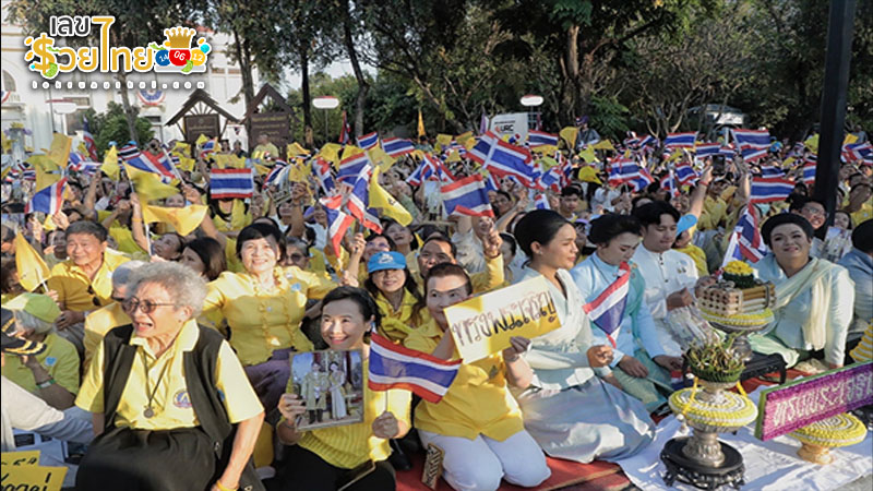 รูปภาพประชาชนร่วมรับเสด็จพระบาทสมเด็จพระเจ้าอยู่หัวของ heng99