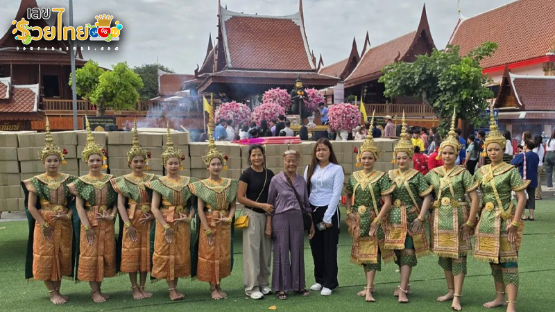 รูปภาพนางรำ 9 ยอด จากรัตติยารำไทยของ heng99