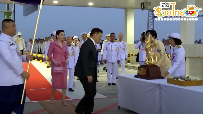 รูปภาพพระบาทสมเด็จ เสด็จเปิดอาคารเทียบเครื่องบินรองของ lekdedonline