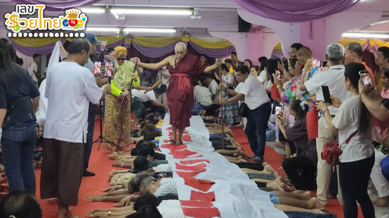 รูปภาพพิธีเดินสะพานบุญ พิธีแบบโบราณของ lekdedonline